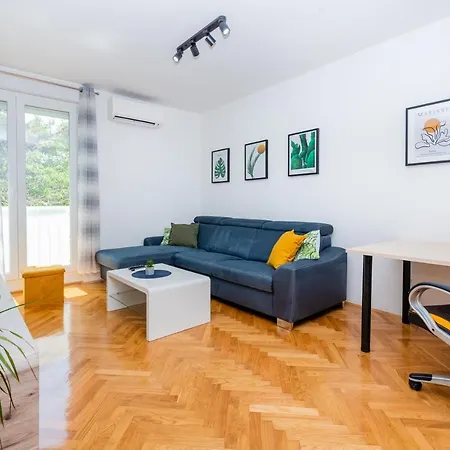 Spacious Apartment Rocky With Balcony Split Exterior photo