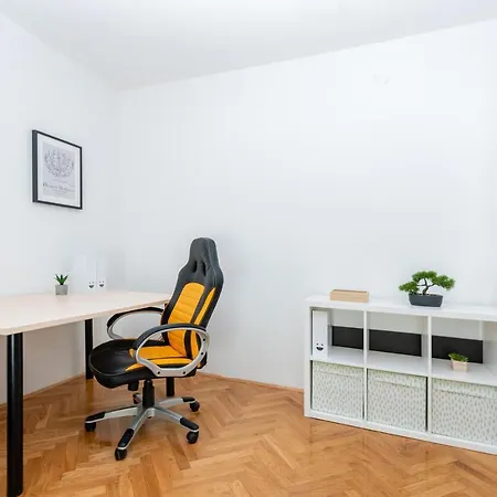 Spacious Apartment Rocky With Balcony Split Exterior photo