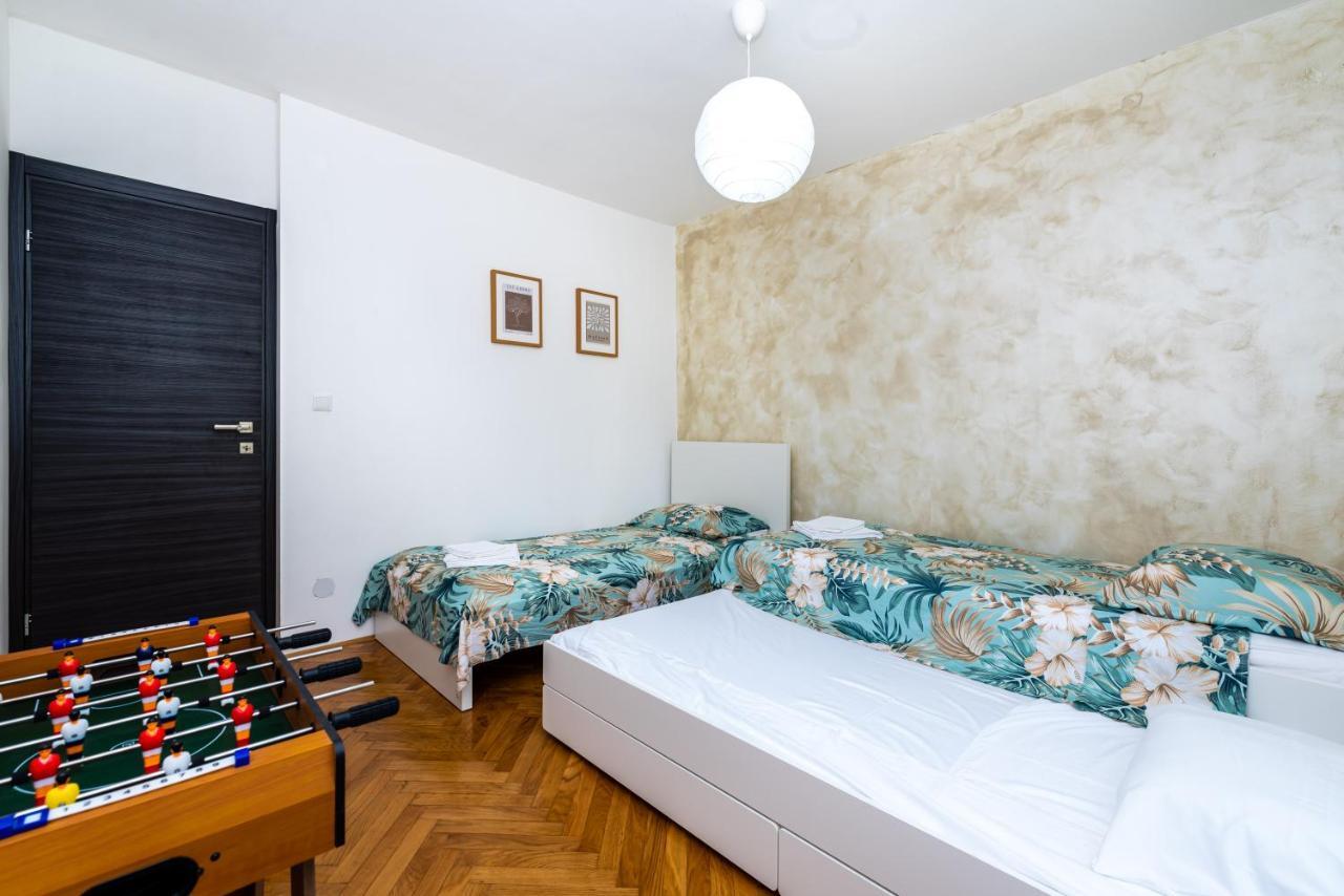 Spacious Rocky With Balcony Apartment *
